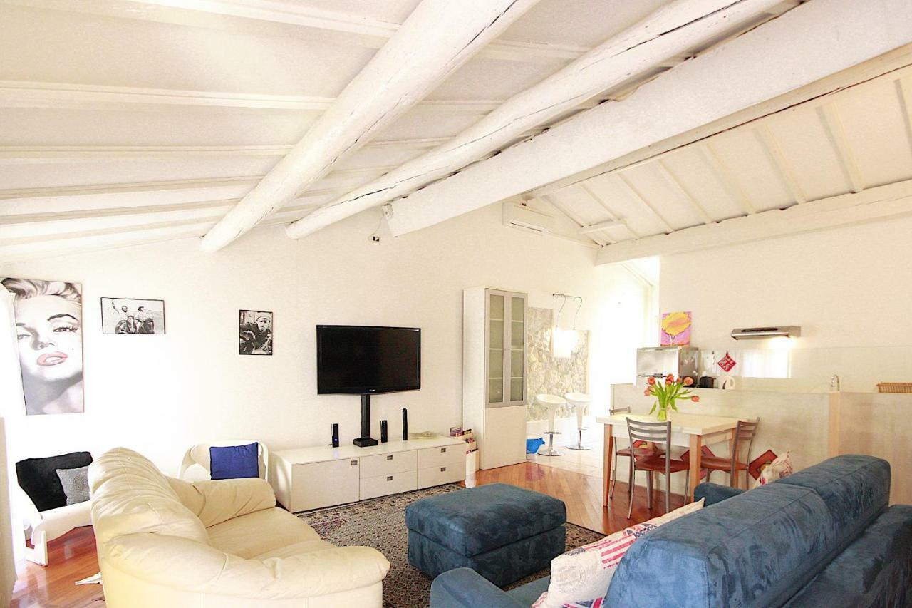 Bianco Apartment Verona Bagian luar foto