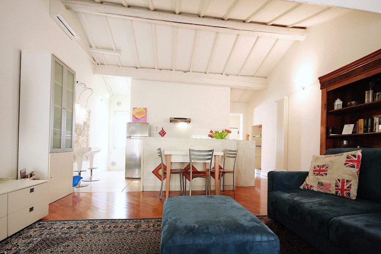 Bianco Apartment Verona Bagian luar foto