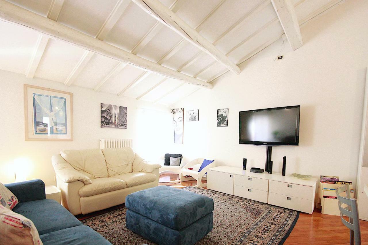 Bianco Apartment Verona Bagian luar foto