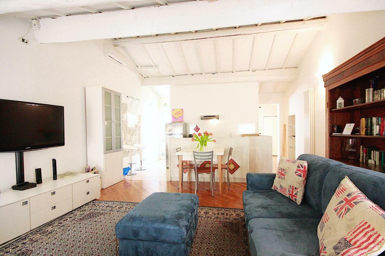 Bianco Apartment Verona Bagian luar foto