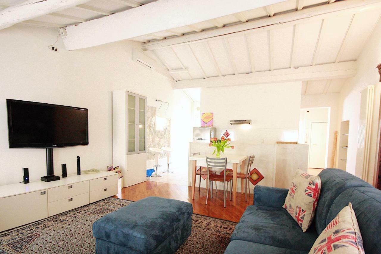 Bianco Apartment Verona Bagian luar foto