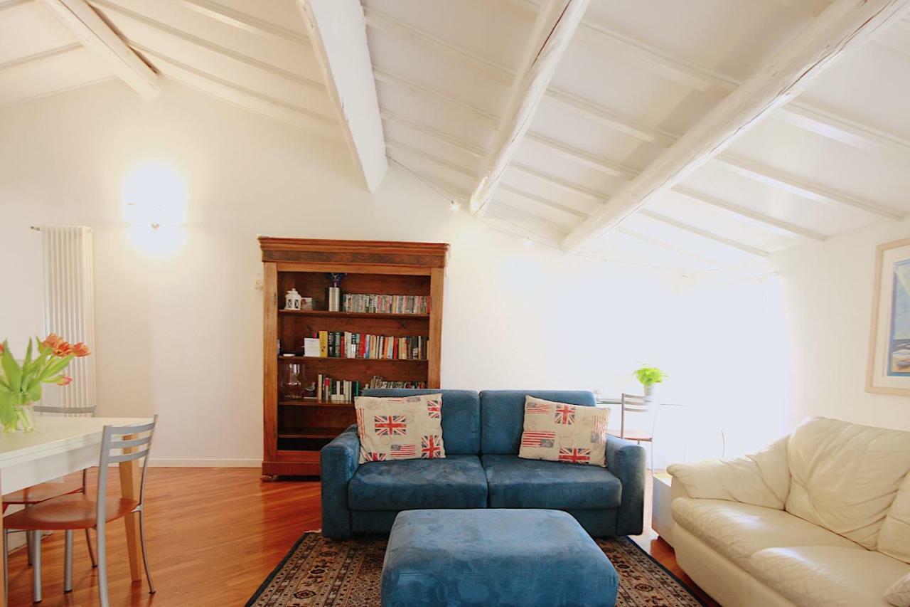 Bianco Apartment Verona Bagian luar foto