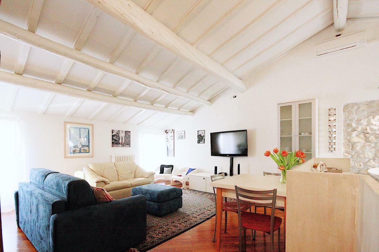 Bianco Apartment Verona Bagian luar foto
