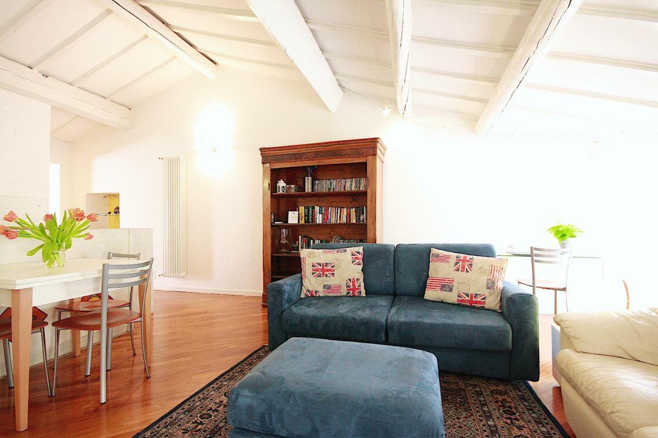 Bianco Apartment Verona Bagian luar foto