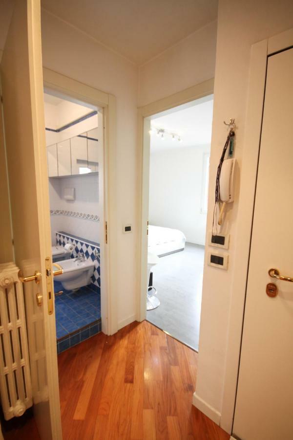 Bianco Apartment Verona Bagian luar foto