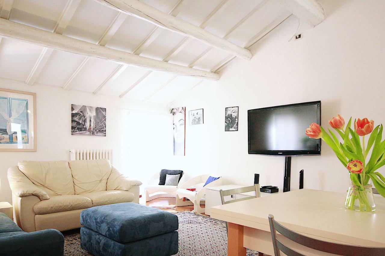 Bianco Apartment Verona Bagian luar foto