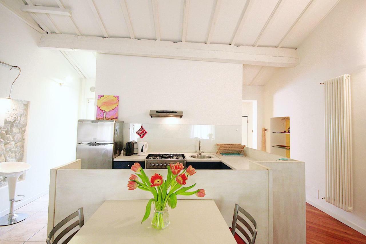 Bianco Apartment Verona Bagian luar foto
