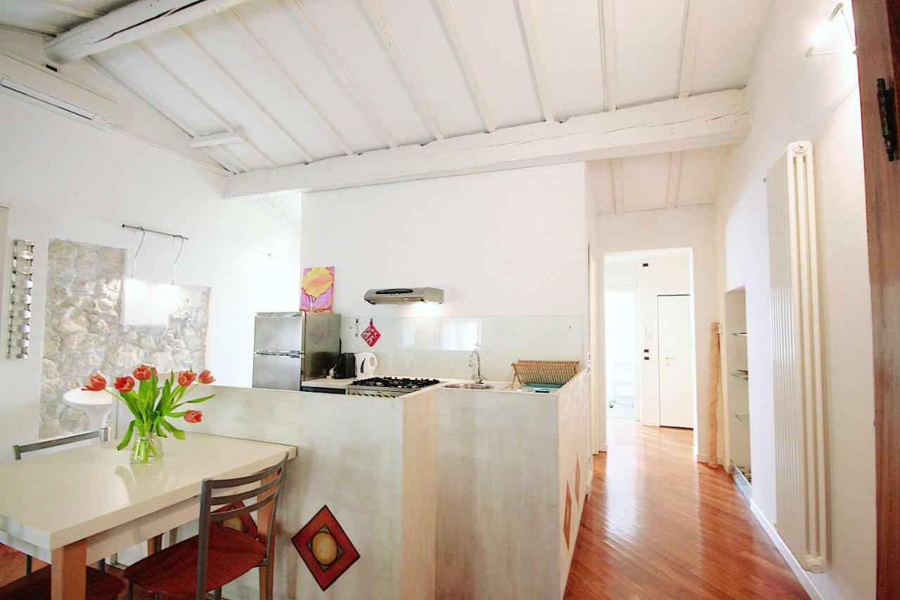 Bianco Apartment Verona Bagian luar foto