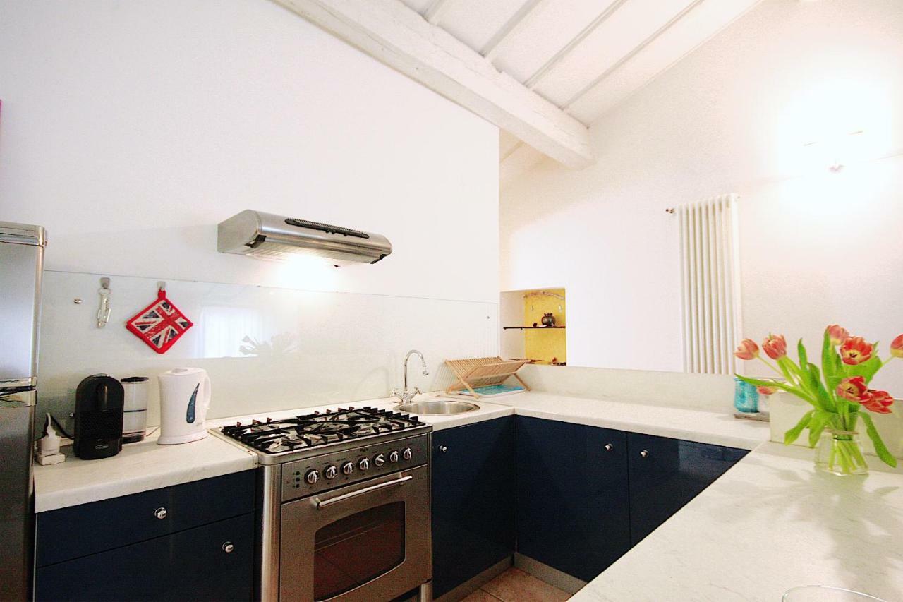 Bianco Apartment Verona Bagian luar foto
