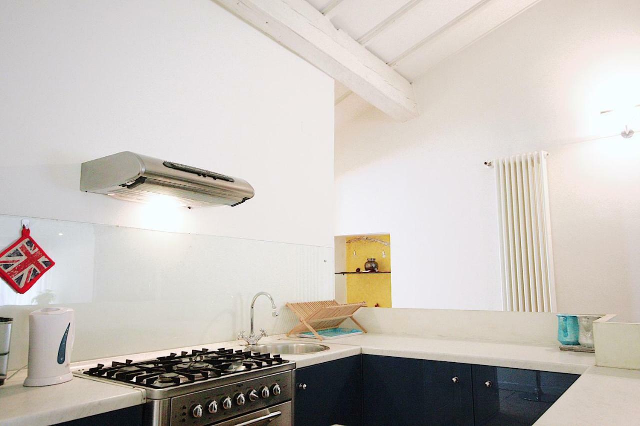 Bianco Apartment Verona Bagian luar foto